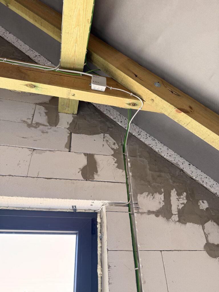 instalacja elektryczna bruzdowanie